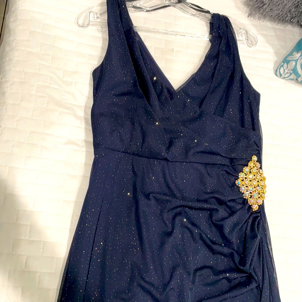 Beautiful Black/Gold maxi dress with stone broche